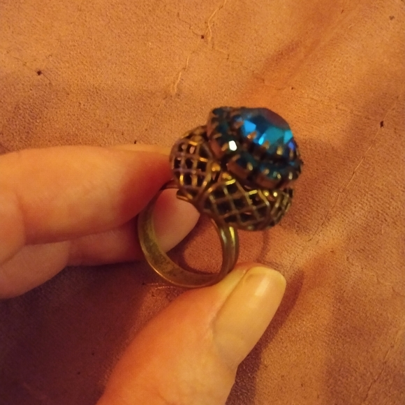 Deep Blue Giant Rhinestone Ring - Picture 2 of 4